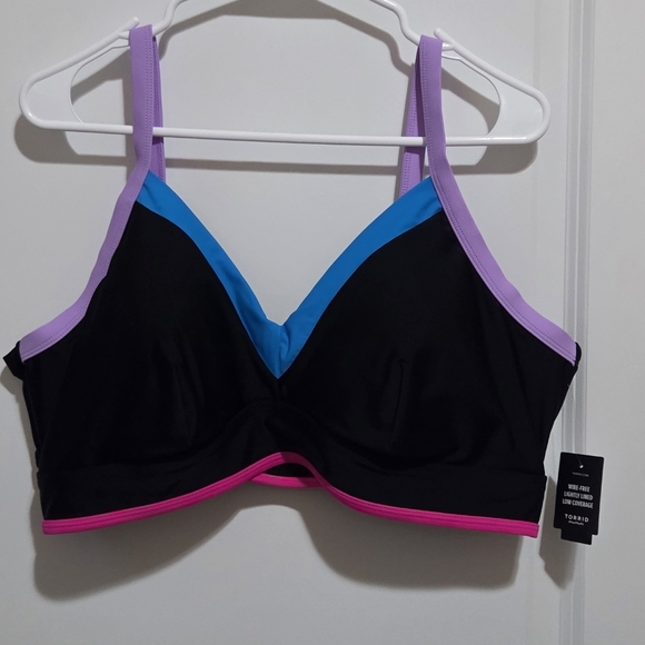 NWT Torrid Colorblock Wireless Triangle Bikini Top - Picture 6 of 8